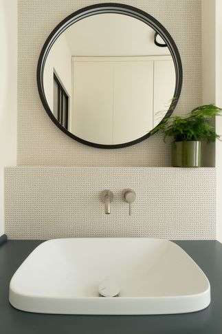 Bagno di Servizio in stile contemporaneo di 5 di Gambino Flamini | architetti Bagno di Servizio in stile contemporaneo di 5 di Gambino Flamini | architetti