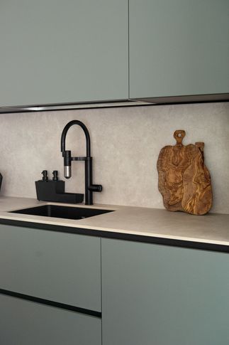 Open Space in stile moderno di 38 di Silvia Aquilani . Design studio