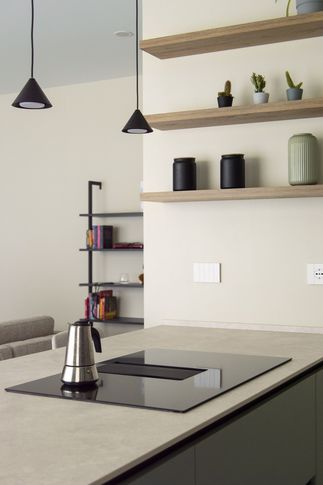 Open Space in stile moderno di 38 di Silvia Aquilani . Design studio