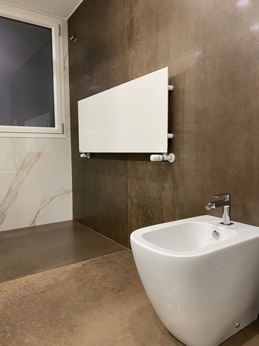 Bagno in stile contemporaneo di 8 di IMA STUDIO