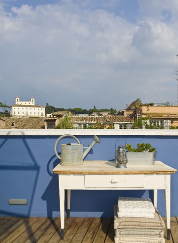 Terrazza in stile anni '50 di 150 di Sara Lucci Architetto