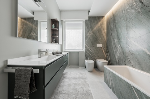 Bagno in stile moderno di 7 di Annalisa Carli Architetto