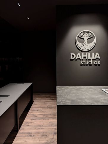 Open Space in stile minimal di 120 di Dahlia Studios