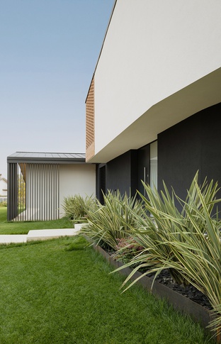 Facciata in stile contemporaneo di null di tIPS ARCHITECTS