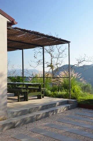 Patio in stile mediterraneo di 45 di Gaia Granelli