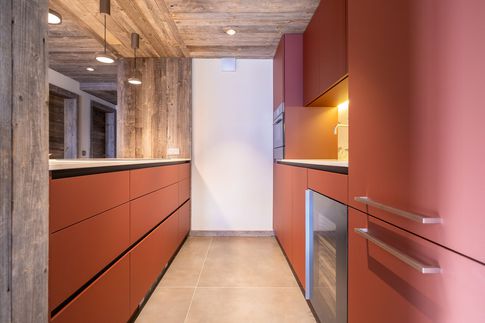 Cucina in stile moderno di 35 di Design Alpino