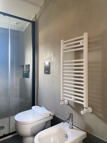 Bagno in stile minimal di 4 di Studio de francisci