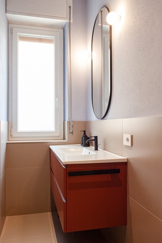 Bagno in stile contemporaneo di 6 di SuMisura Architetti