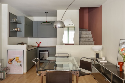 Soggiorno in stile anni '70 di 23 di Paper Plane design