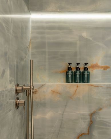 Bagno in stile moderno di 6 di doppiozero interior