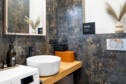 Bagno di Servizio in stile contemporaneo di 3 di Greta Rosati Fotografa