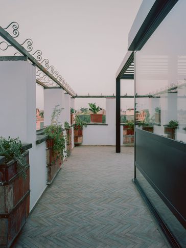 Veranda in stile contemporaneo di 30 di Margine