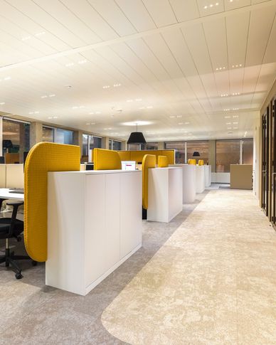 Open Space in stile contemporaneo di 1400 di Frame Farm - Architecture & Design