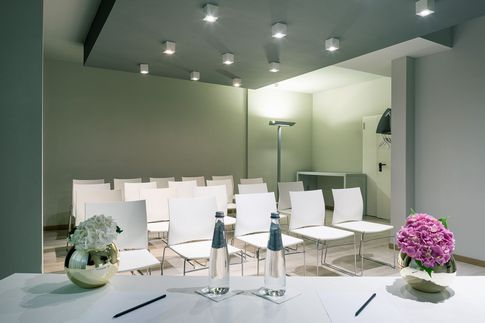 Open Space in stile contemporaneo di 1 di Lorenzo Franzi | Fotografia