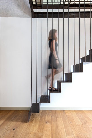 Scale in stile moderno di null di Carola Ribotta architetto Scale in stile moderno di null di Carola Ribotta architetto