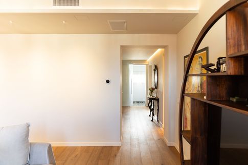 Soggiorno in stile eclettico di 30 di Davide Gratteri Architetto