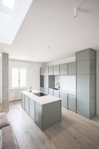 Open Space in stile contemporaneo di 45 di Cavejastudio Architetti