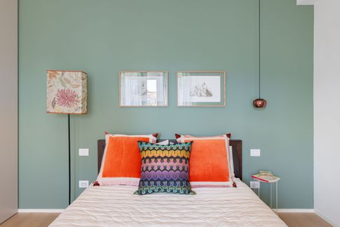 Camera da Letto in stile contemporaneo di 15 di Archifacturing - Sara Cimarelli & Giorgio Opolka