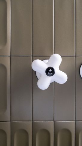 Bagno in stile contemporaneo di 5 di Michela Cordisco Studio