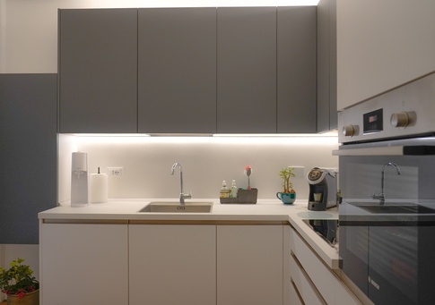 Open Space in stile moderno di 19 di Valentina Solera Architetto
