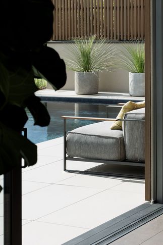 Piscina in stile minimal di 30 di Cariolato Arredamenti Piscina in stile minimal di 30 di Cariolato Arredamenti