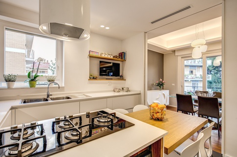 Cucina in stile contemporaneo di 15 di MOB Architects