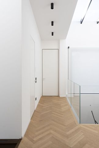 Ingresso in stile contemporaneo di 5 di valeria ingrao architetto Ingresso in stile contemporaneo di 5 di valeria ingrao architetto