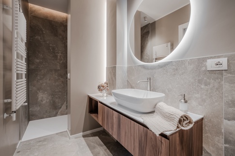 Bagno in stile naturale di 5 di Annalisa Carli Architetto