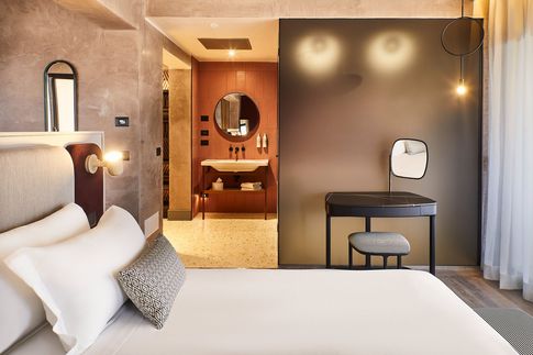 Camera da Letto in stile contemporaneo di 1 di Lorenzo Franzi | Fotografia