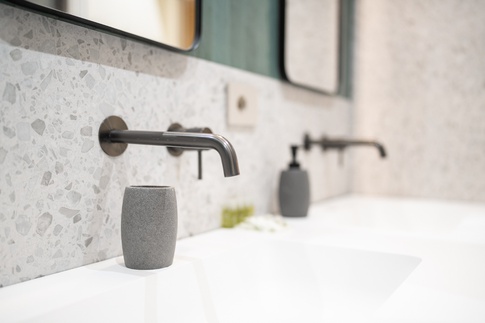 Bagno in stile contemporaneo di 5 di FCInteriorDesignStudio |