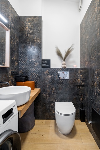 Bagno di Servizio in stile contemporaneo di 3 di Greta Rosati Fotografa