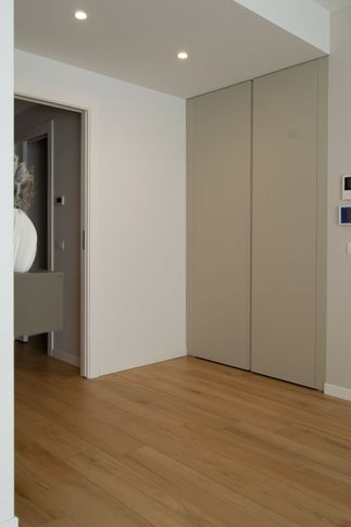 Open Space in stile moderno di 44 di Silvia Aquilani . Design studio