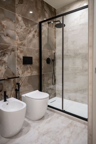 Bagno in stile contemporaneo di 6 di Carusone D+B