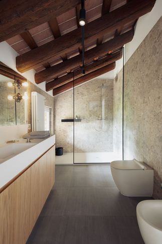 Bagno in stile minimal di 12 di Didonè Comacchio Architects