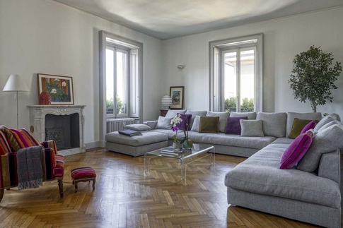 Soggiorno in stile contemporaneo di 56 di MatStudio