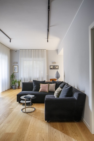 Soggiorno in stile contemporaneo di 26 di As architettura