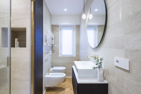 Bagno in stile contemporaneo di 5 di BB1 Architettura & Design