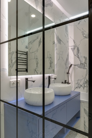 Bagno in stile contemporaneo di 8 di Melissa Collaro Design
