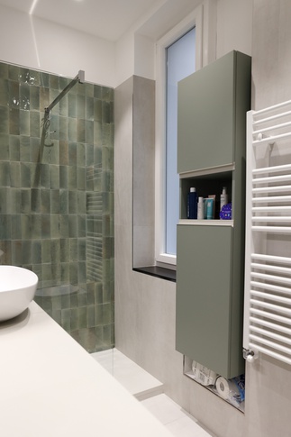 Bagno in stile contemporaneo di 6 di Valentina Solera Architetto Bagno in stile contemporaneo di 6 di Valentina Solera Architetto