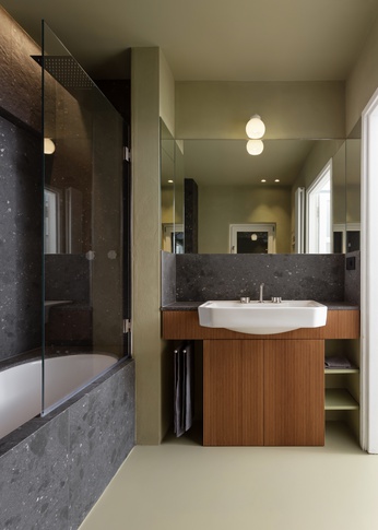 Bagno in stile contemporaneo di 5 di TGA_Studio