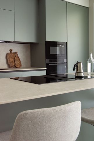 Open Space in stile moderno di 38 di Silvia Aquilani . Design studio