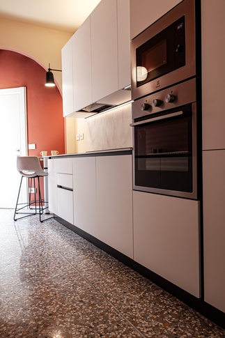 Cucina in stile contemporaneo di 9 di SuMisura Architetti