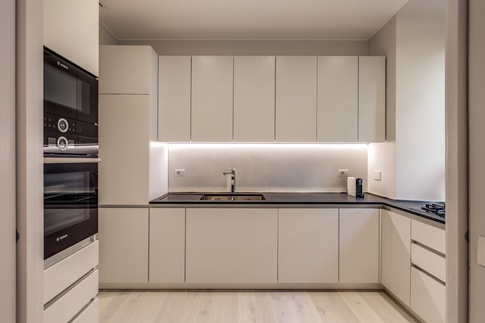 Cucina in stile contemporaneo di 8 di MOB Architects Cucina in stile contemporaneo di 8 di MOB Architects