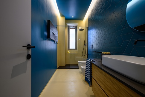 Bagno in stile contemporaneo di 12 di Re-Built Studio Bagno in stile contemporaneo di 12 di Re-Built Studio