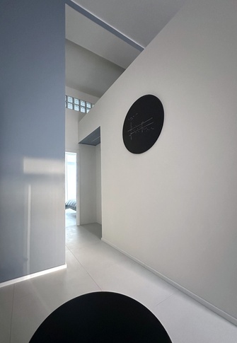 Ingresso in stile minimal di 5 di Valeria Eva Rossi Architetta