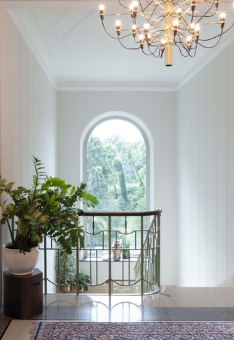 Ingresso in stile classico di 40 di 5.1 Code srl Ingresso in stile classico di 40 di 5.1 Code srl