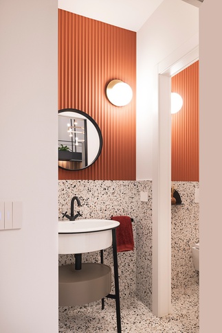 Bagno di Servizio in stile iconico di 8 di tIPS ARCHITECTS Bagno di Servizio in stile iconico di 8 di tIPS ARCHITECTS