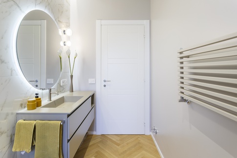 Bagno in stile contemporaneo di 6 di Valentina Varricchio Architetto Bagno in stile contemporaneo di 6 di Valentina Varricchio Architetto