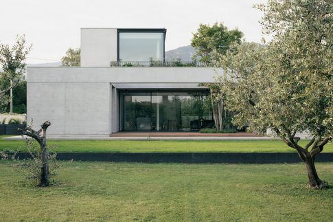 Facciata in stile minimal di null di Didonè Comacchio Architects