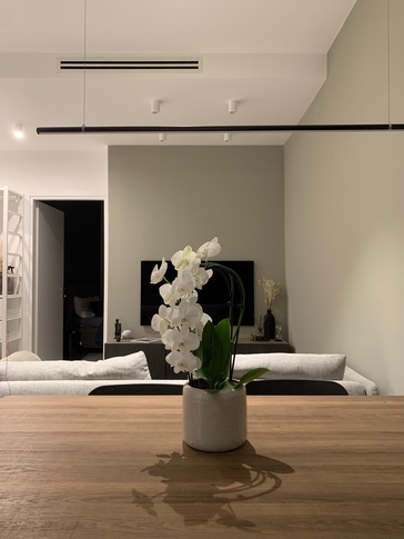 Open Space in stile minimal di 30 di Wali Home